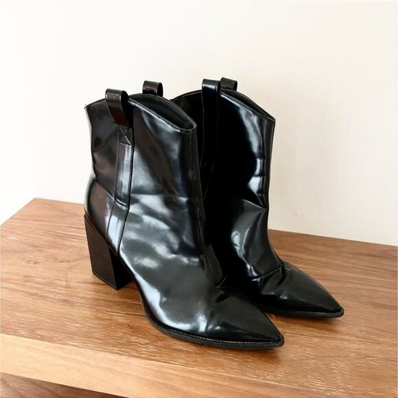 Wild Diva Glossy Black Pointy Toe Booties - Picture 2 of 6